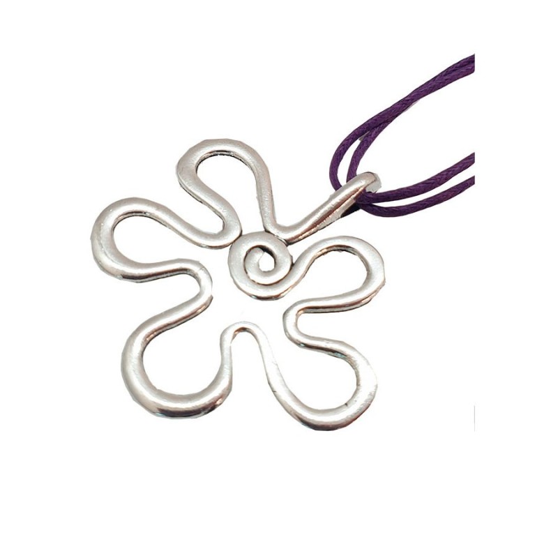 Collar de cuero violeta y flor naif plateada