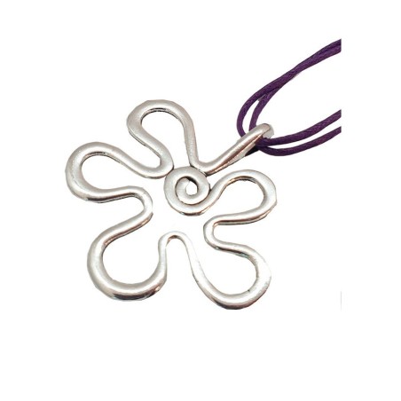 Collar de cuero violeta y flor naif plateada