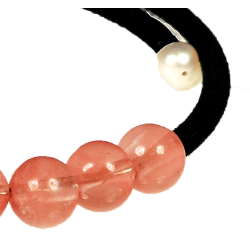 detalle de pulsera de cornalinas naturales y perlas