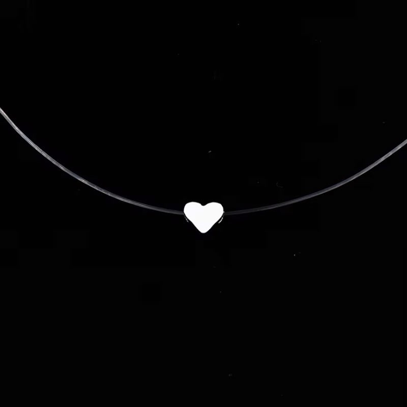 Colalr invisible con corazón