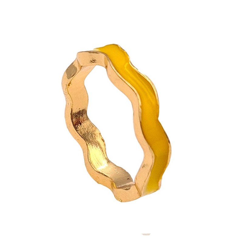 Anillo dorado y esmalte amarillo
